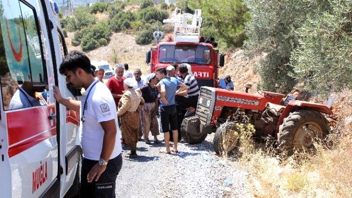 Traktör Devrildi, 7 Kişi Yaralandı