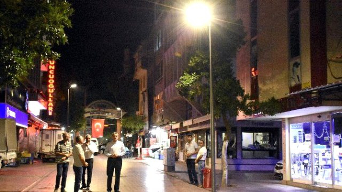Uzun Çarşı Yeni Aydınlatmalarıyla Işıl Işıl