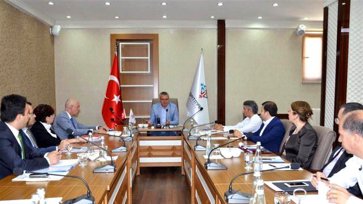 Vali Ahmet Deniz, Vali Yardımcıları Ve Kaymakamlarla Bir Saraya Geldi