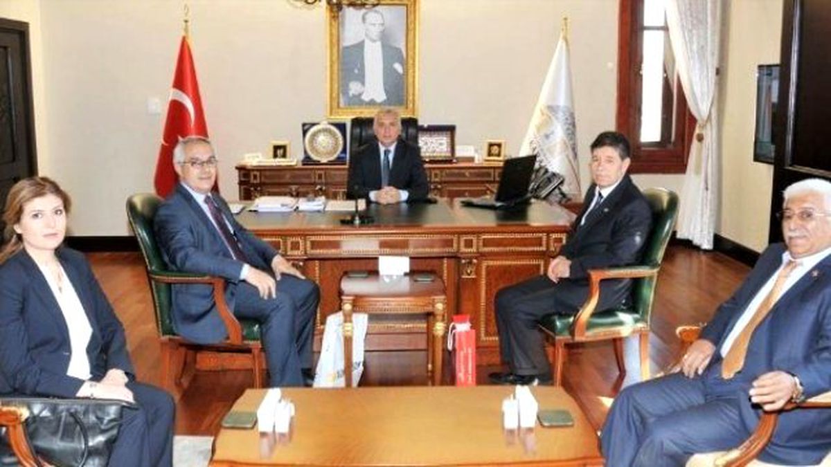 Vali Yıldırım\'a Hayır Olsun Ziyaretleri Devam Ediyor