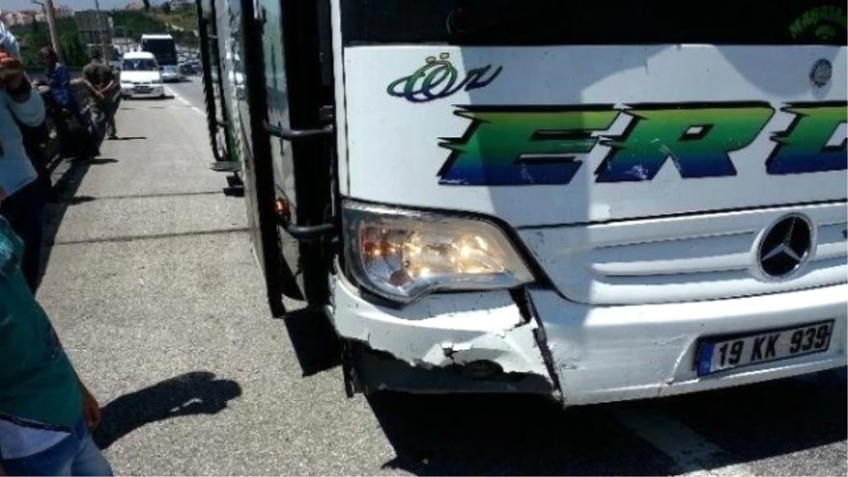 2 Otobüs 1 Otomobil Kaza Yaptı, Tem Trafiğe Kapandı