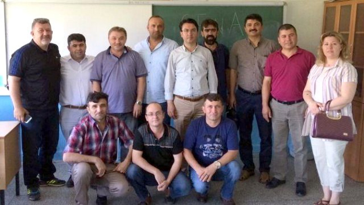 25 Yıl Önce Tebeşir Tozu Yuttukları Sınıfta Buluştular