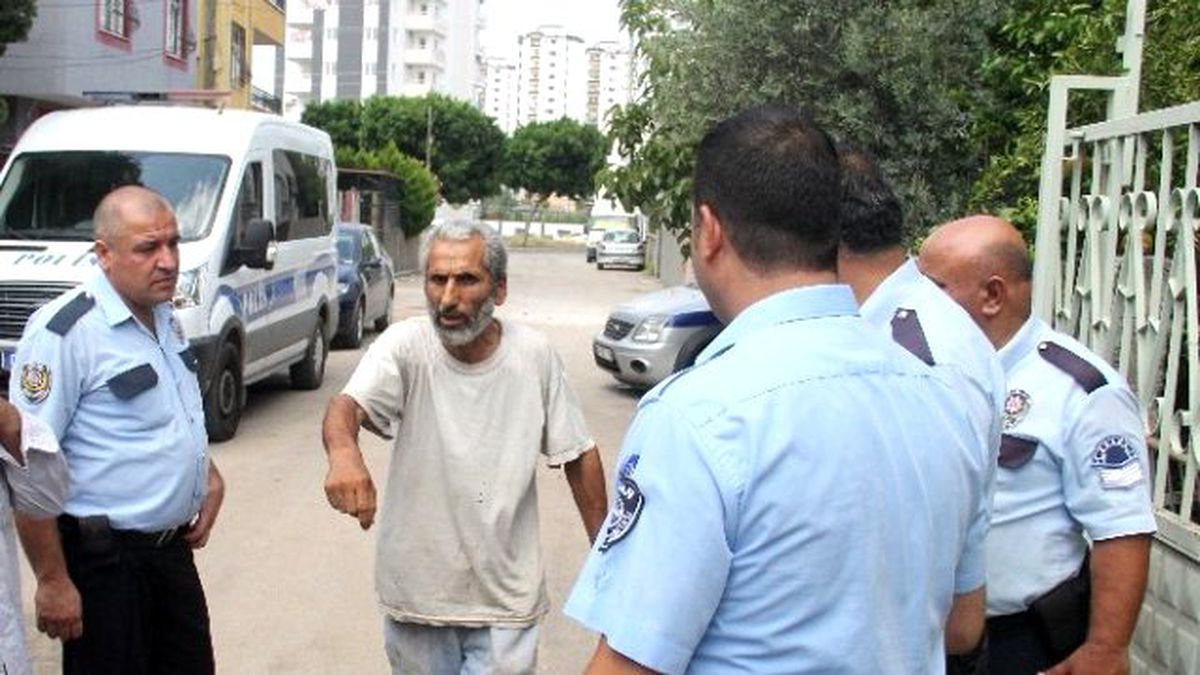 Adana\'da Çöp Ev