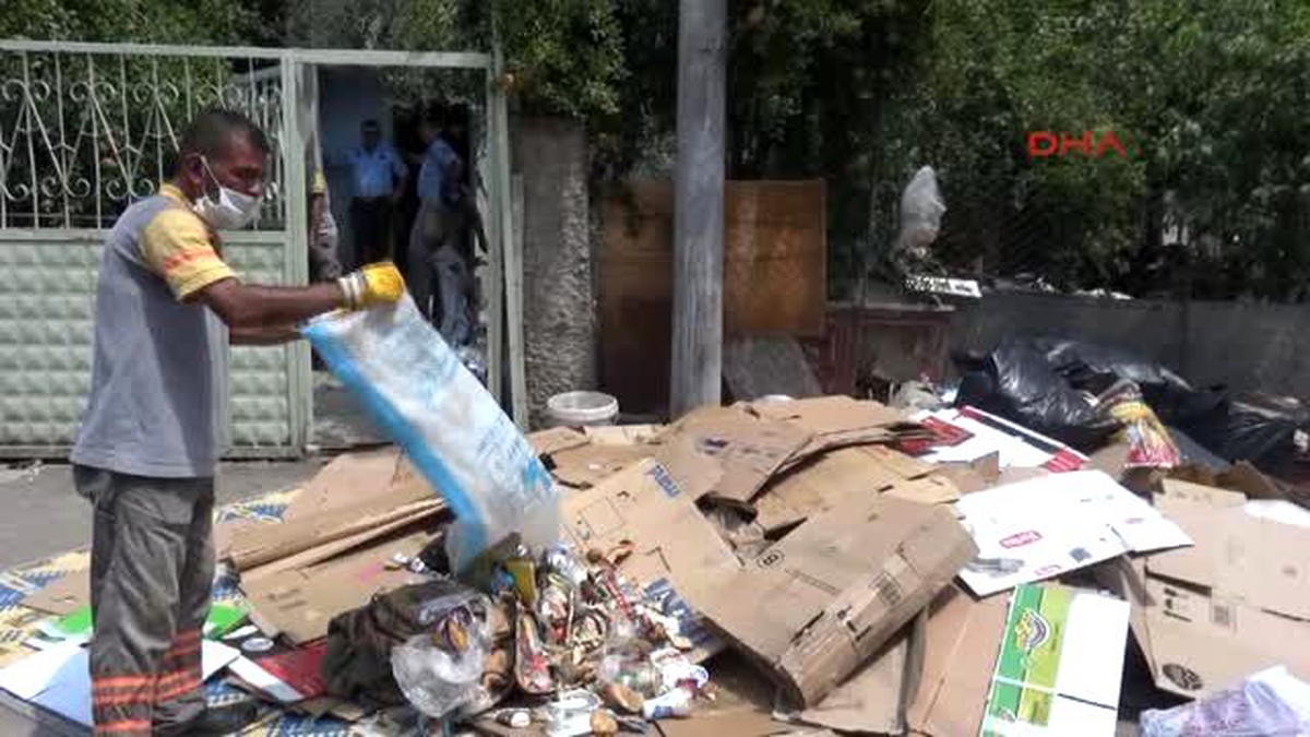 Adana Şizofreni Hastasının Evinde 1 Kamyon Çöp Çıktı