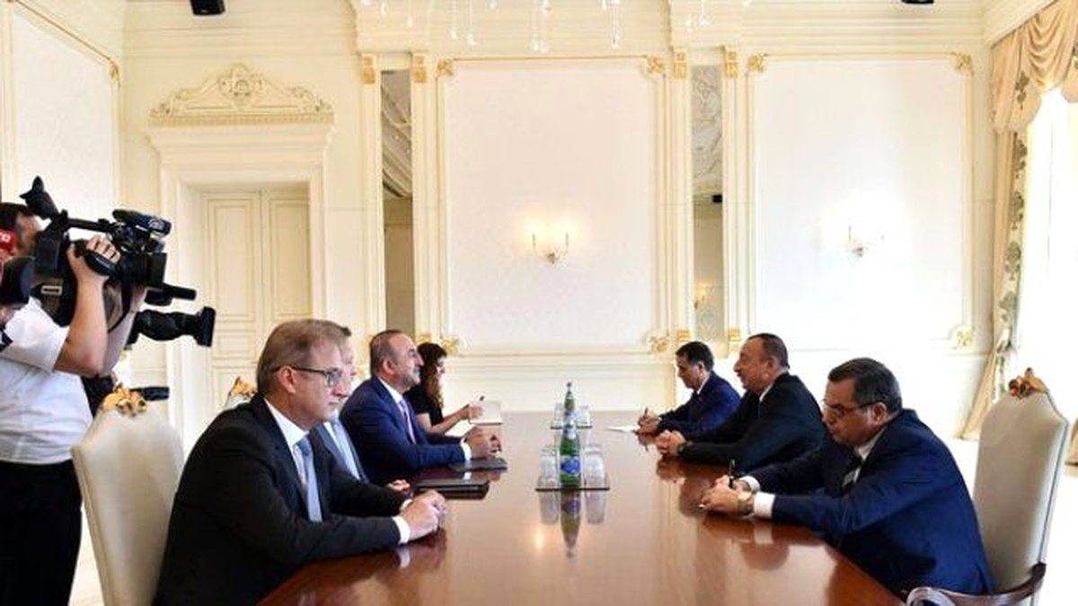 Bakan Çavuşoğlu, Azerbaycan Cumhurbaşkanı Aliyev\'le Görüştü