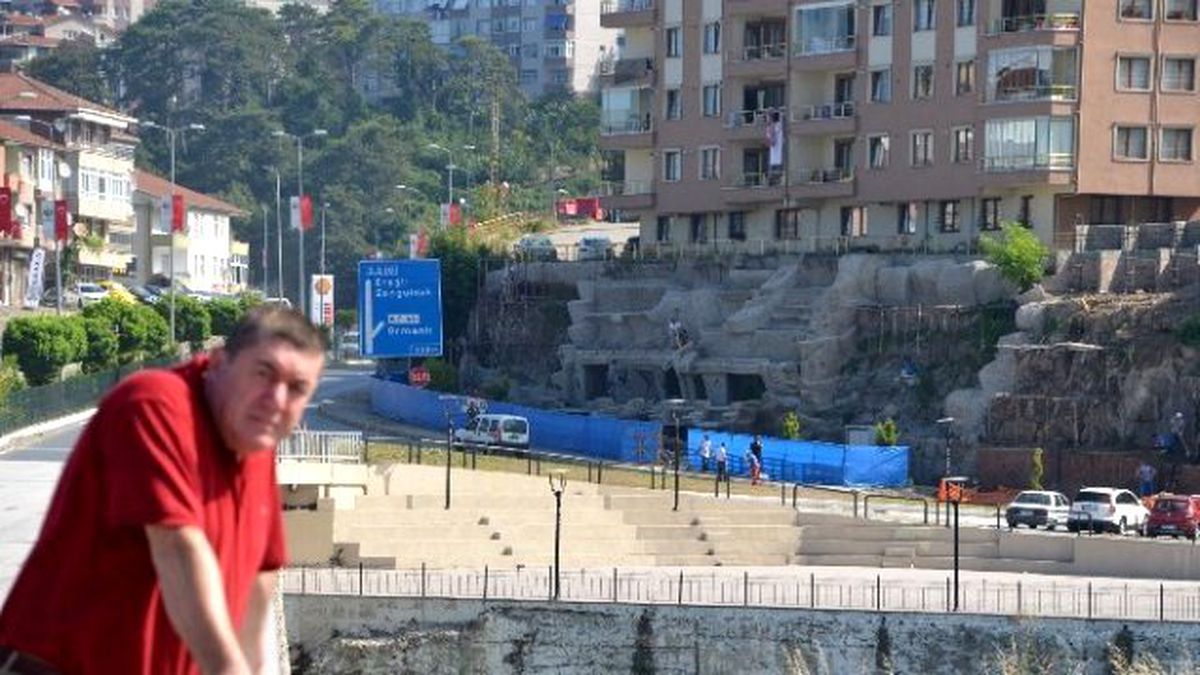 Başkan Tekin, Dekoratif Şelale İnşaatını İnceledi