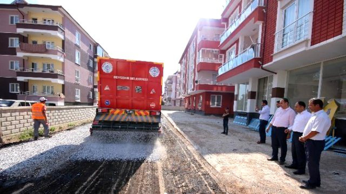 Beyşehir Belediyesi Mahallelerde Yol Çalışmalarını Sürdürüyor