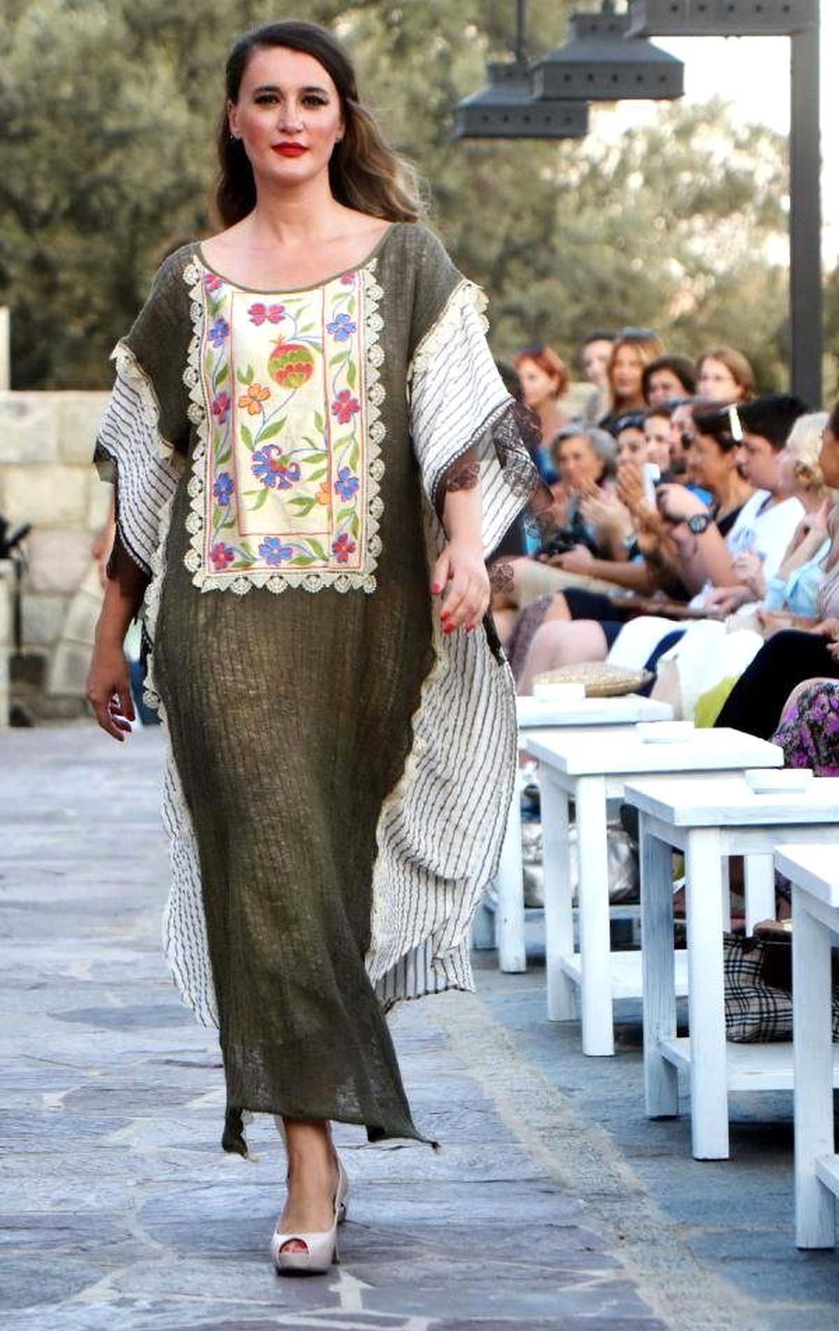 Bodrum\'da \'Çeyiz Sandığı\' Defilesi