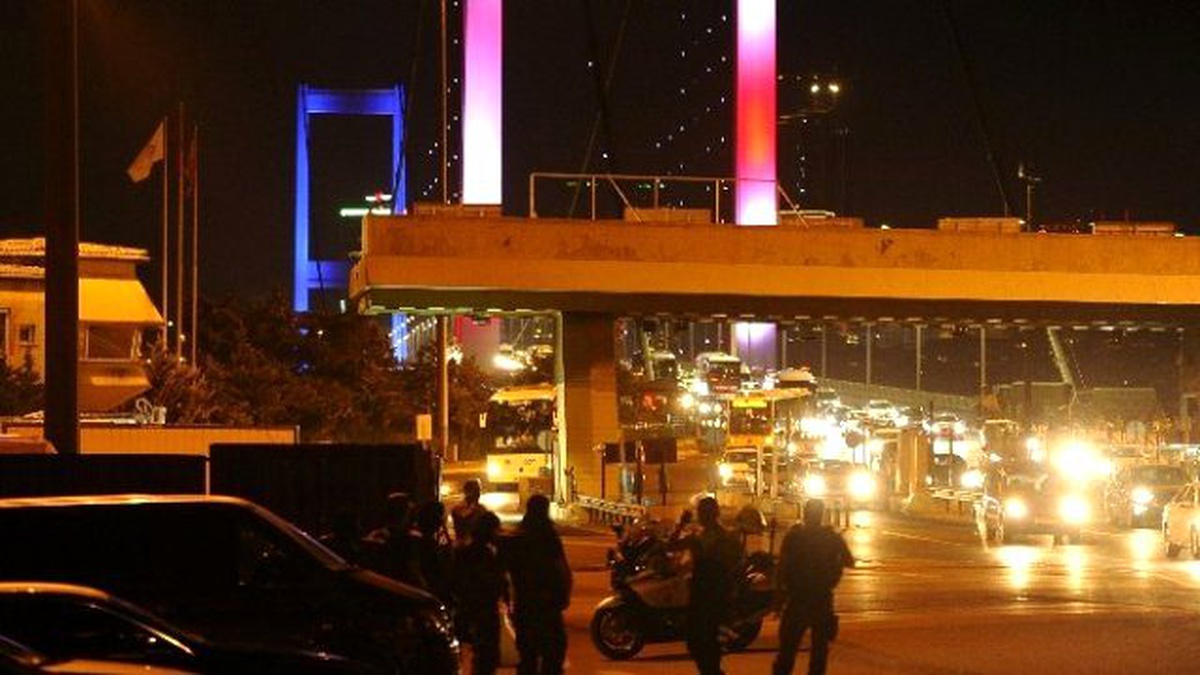 Boğaz ve Fsm Köprüsleri Kapatıldı: Bölgede Askerler Var