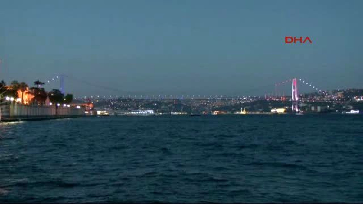 Boğaziçi Köprüsü\'nde Fransa Bayrağı