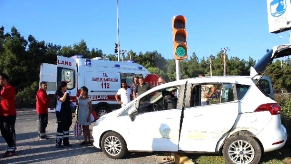 Çanakkale\'de Trafik Kazası: 3 Yaralı