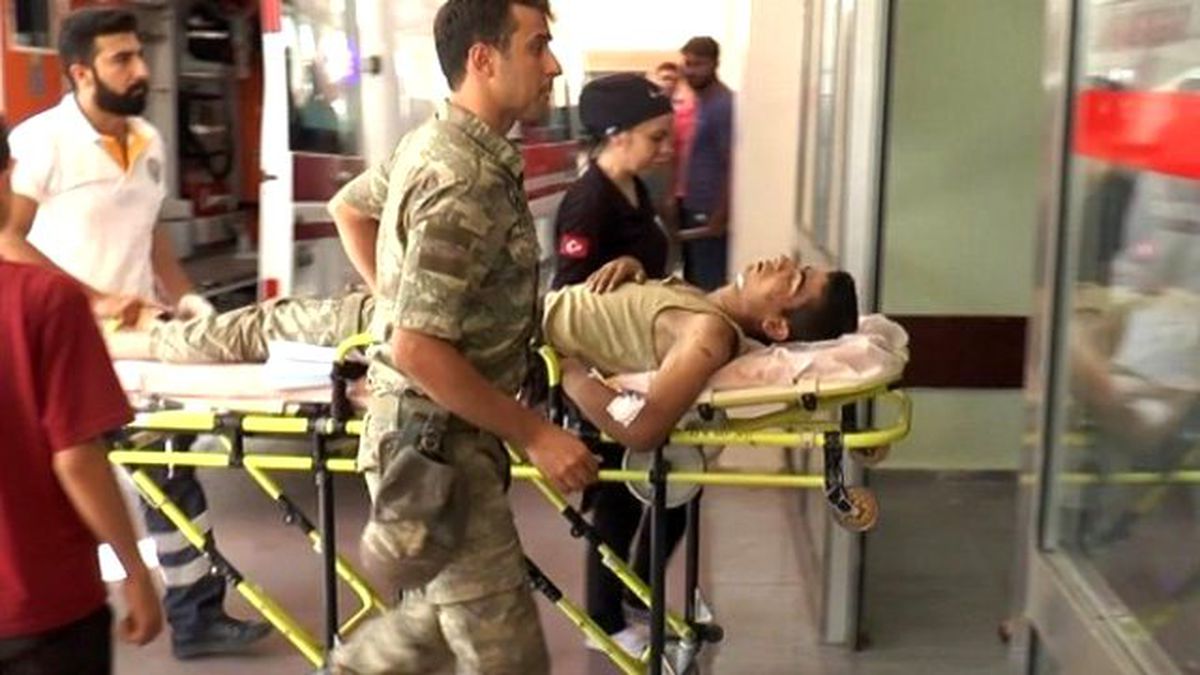Çatıdan Düşen Asker Yaralandı