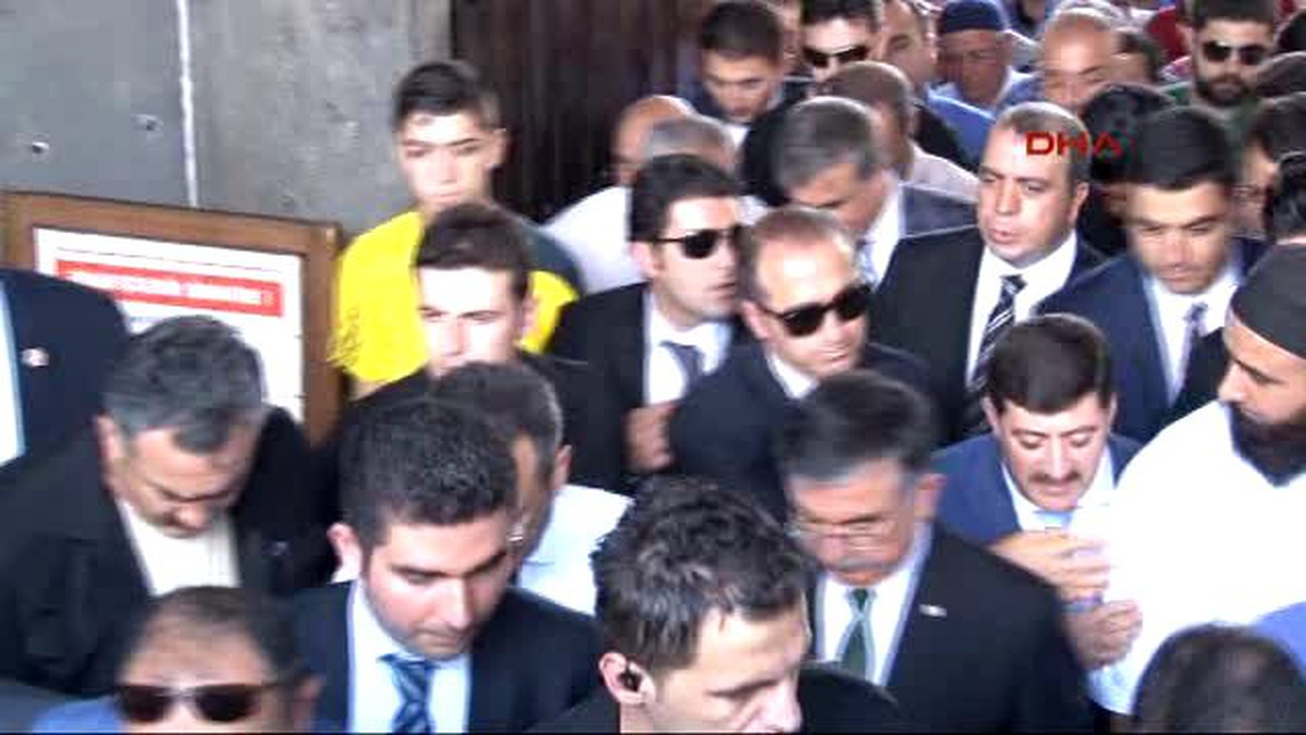 Diyarbakır Milli Eğitim Bakanı Yılmaz 100\'ün Üzerinde Okul Terörden Zarar Gördü