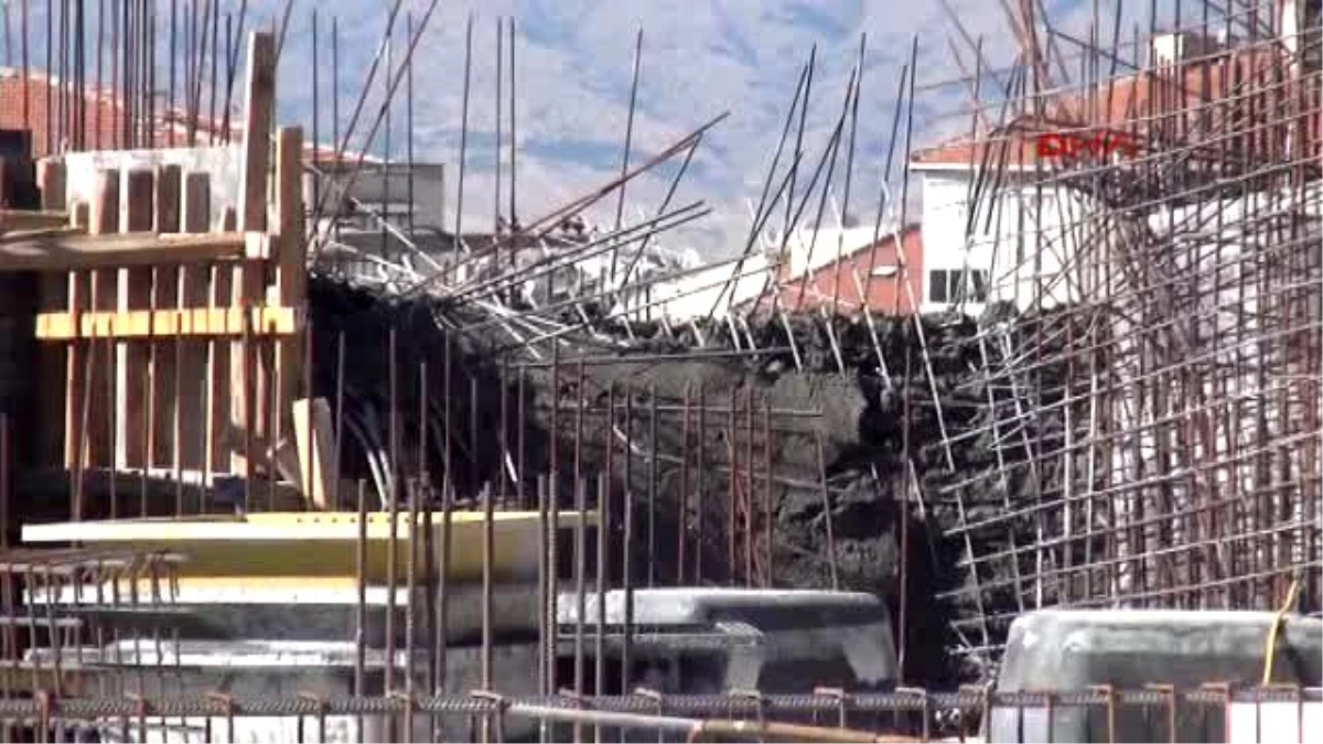 Eskişehir Otopark İnşaatında Beton Kalıp Çöktü, 3 İşçi Yaralandı