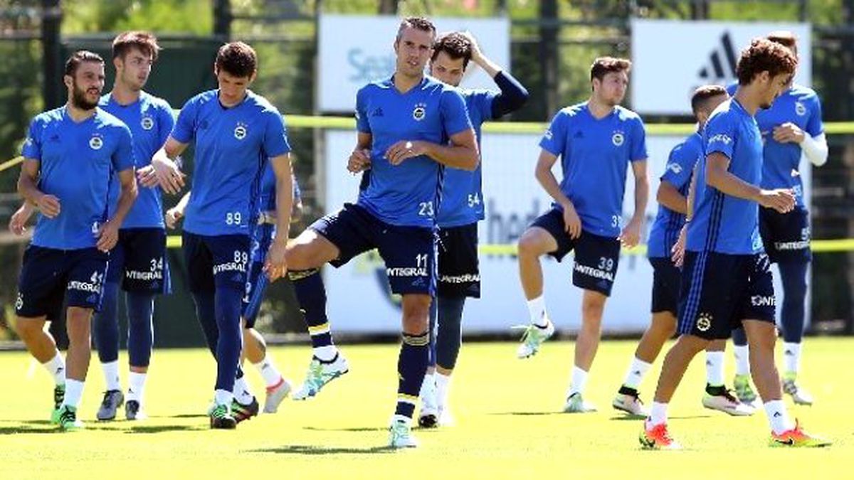 Fenerbahçe\'de Yeni Transferler Antrenmana Çıktı