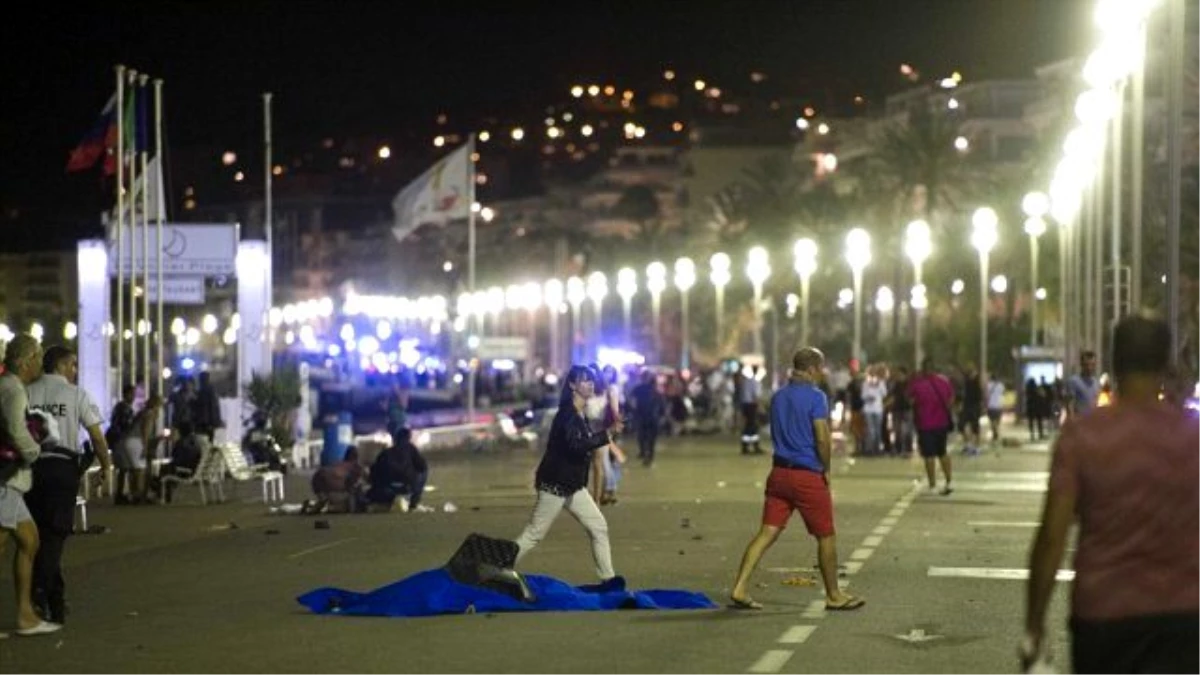 Fransa\'da Terör Saldırısı Sonrası \'Zafiyet\' Tartışması