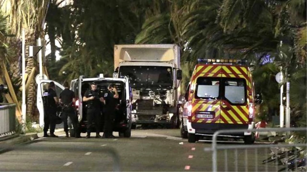 Fransa\'daki Terör Saldırısı Nedeniyle Tüm Dünya Ayakta