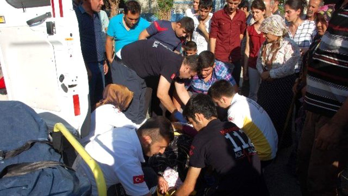 Hafif Ticari Araç Yayaya Çarptı: 1 Yaralı