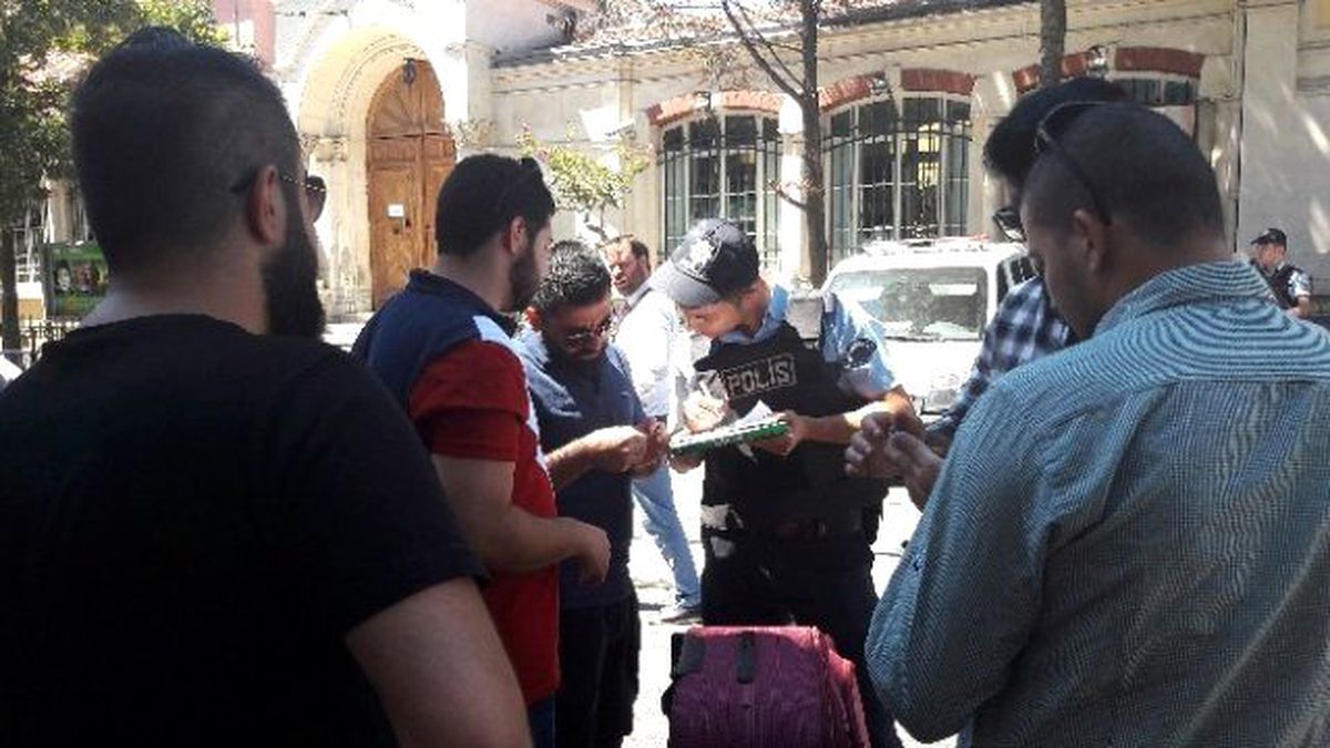 İstiklal Caddesi\'nde Bavullar Didik Didik Aranıyor