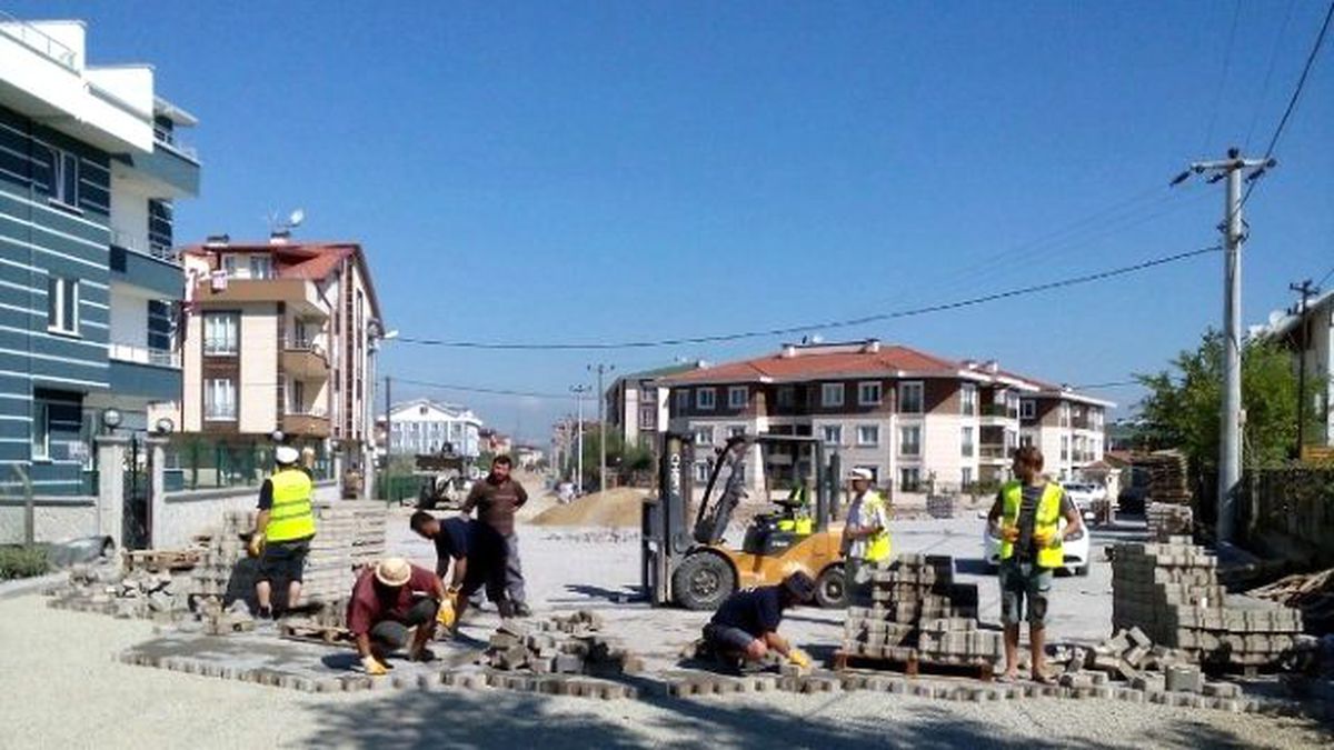 Kartepe\'de Alt ve Üst Yapı Çalışmaları Devam Ediyor