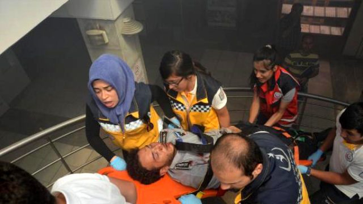 Sis Bombasıyla Kuyumcu Soymaya Kalkışan Şüpheliyi Linçten Polis Kurtardı