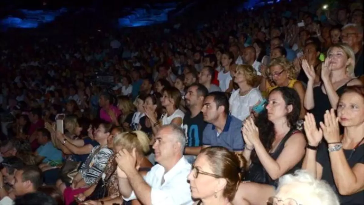 Kuzeyin Oğlu Bodrum\'da Sahne Aldı