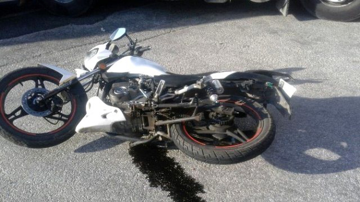 Nazilli\'de Tır Motosiklete Çarptı; 1 Yaralı