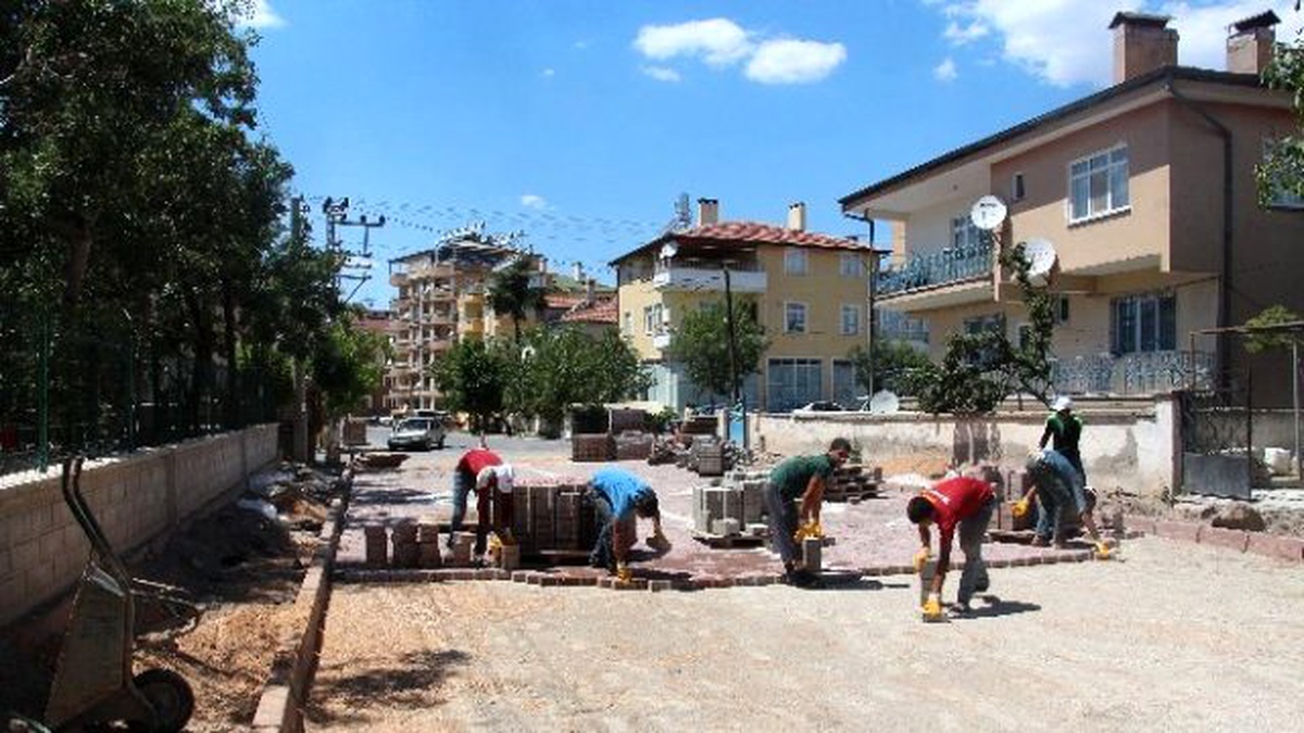 Ortaokul Sokak\'ta Parke Çalışması Tüm Hızıyla Sürüyor