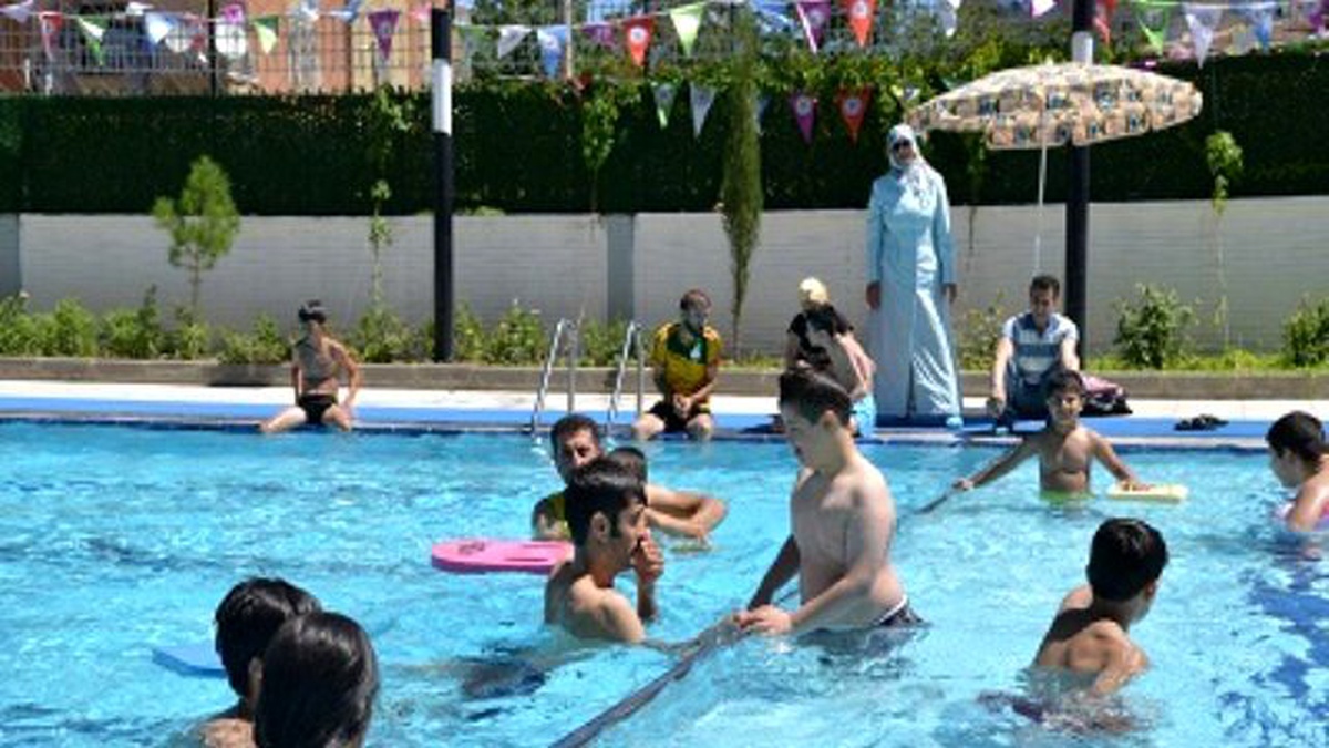 Otizmli ve Down Sendromlu Çocuklar İçin Yüzme Etkinlikleri Başladı