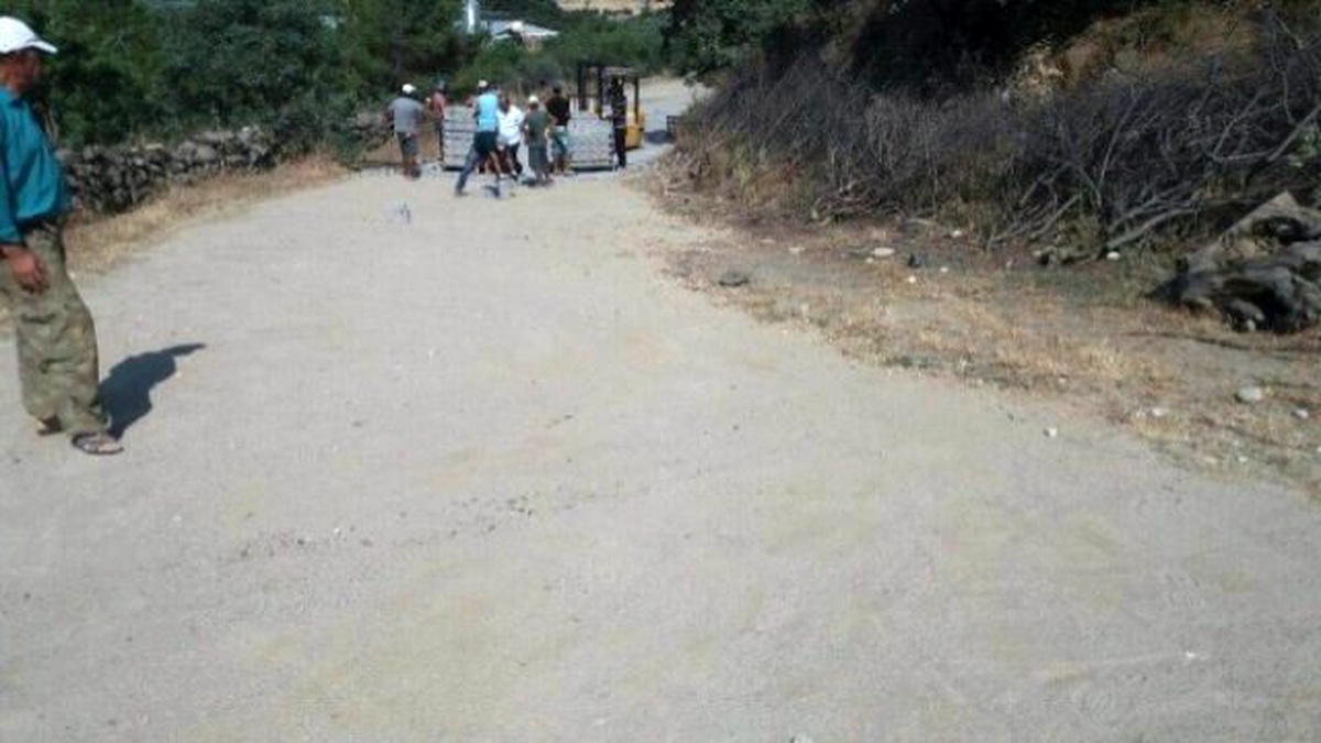 Salihli\'de Mahalle Yollarına Taş Döşeniyor
