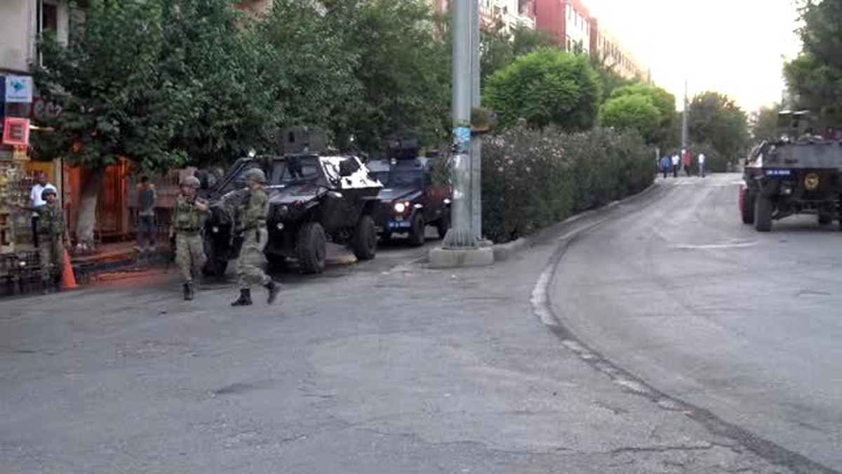 Siirt - Pkk, Karakol ve Üs Bölgesine Saldırdı: Anne ile Oğlu Yaralı