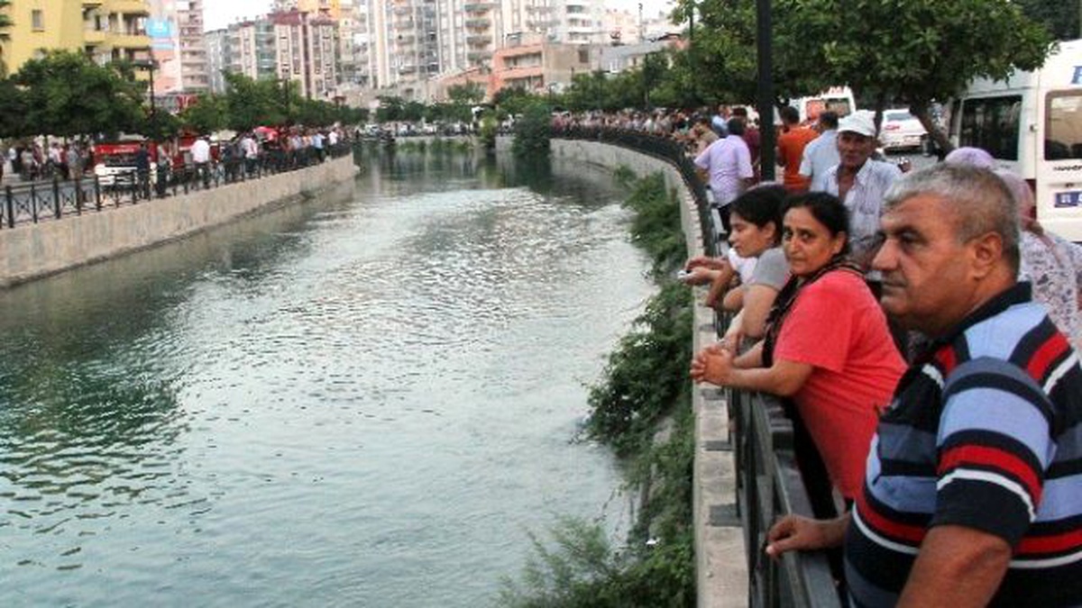 Sulama Kanalına Uçan Sürücüyü Vatandaşlar Kurtardı