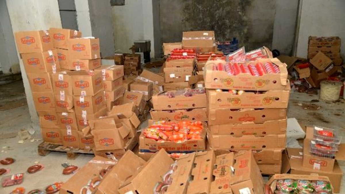 Tarihi Geçmiş 1,5 Ton Gıda Maddesi Ele Geçirildi