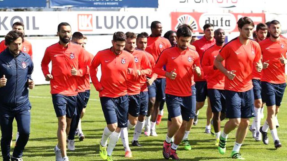Trabzonspor'da Zeki Yavru ve Okay Yokuşlu Kısa Süreli Tartışma Yaşadı