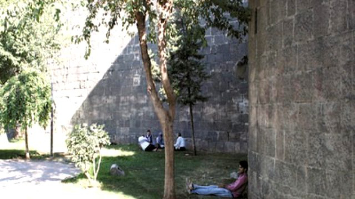Vatandaşlar Serin Alanlara Akın Etti