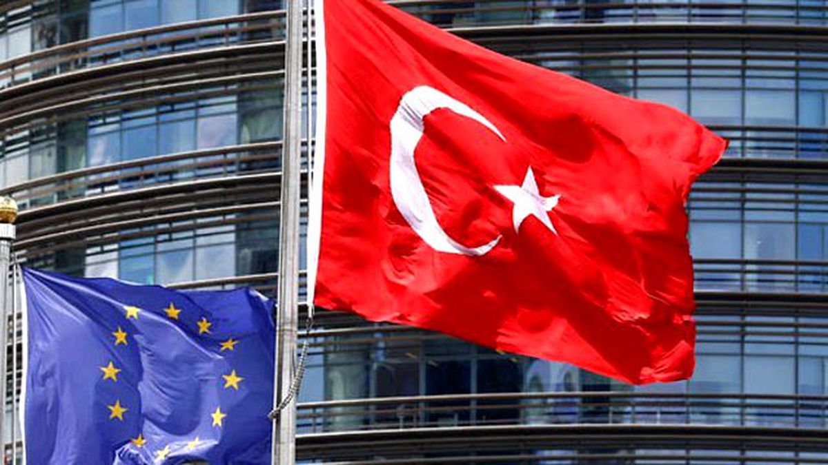 AB'den Türkiye'de Demokratik Kurumlara Saygı Çağrısı