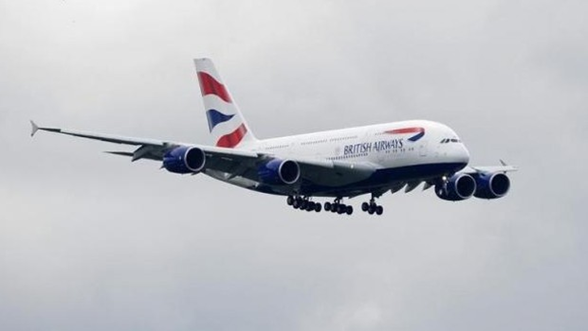 ABD ve İngiltere de Uçuşları Durdurdu