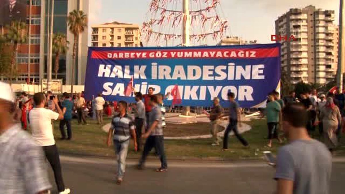 Adana\'da Darbe Protestosu