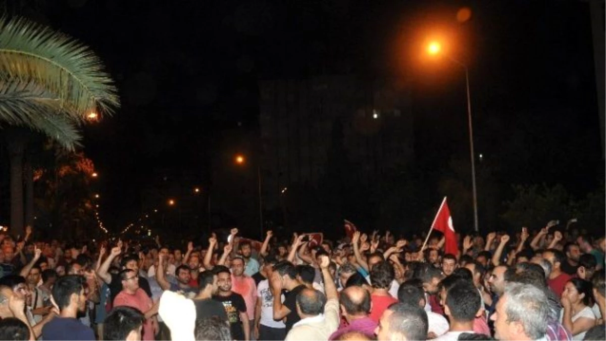 Adana\'da Gece Yarısı Camilerde Halka "Demokrasi" Vurgusu