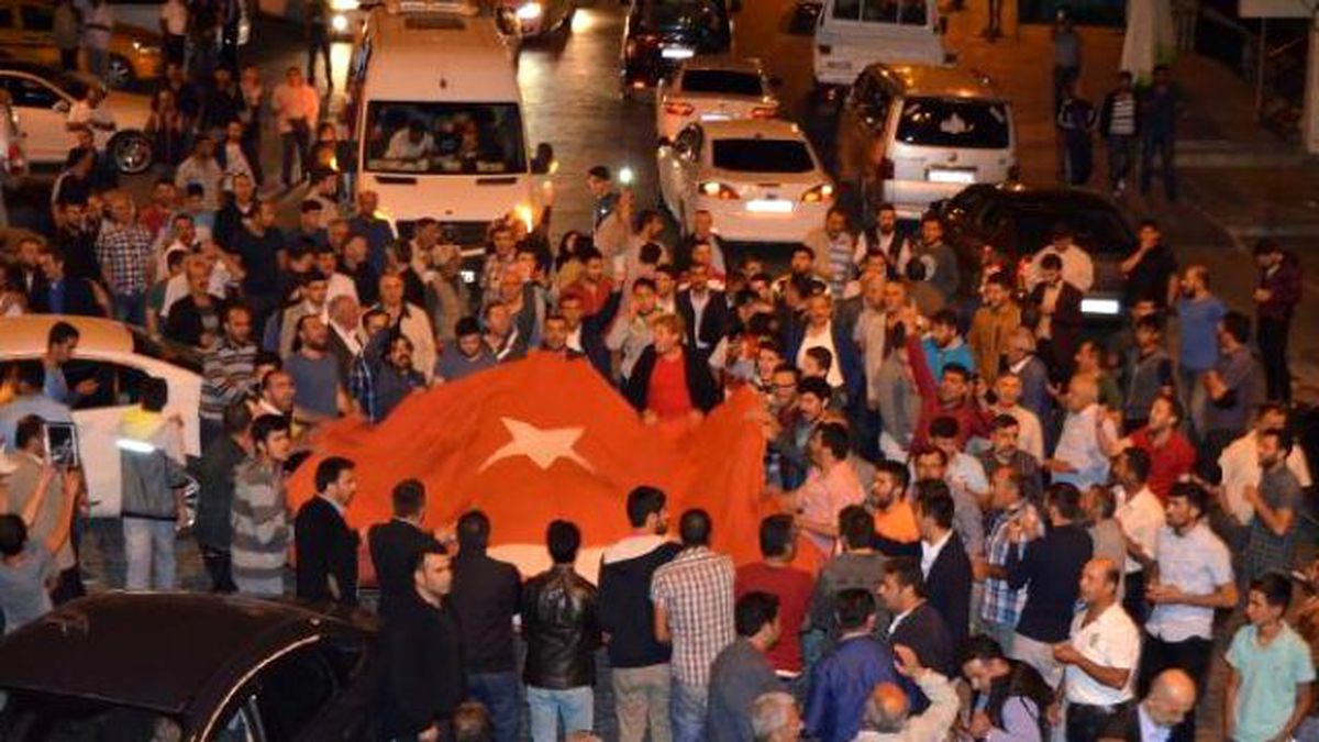 Adilcevaz\'da Halk Sokağa Döküldü