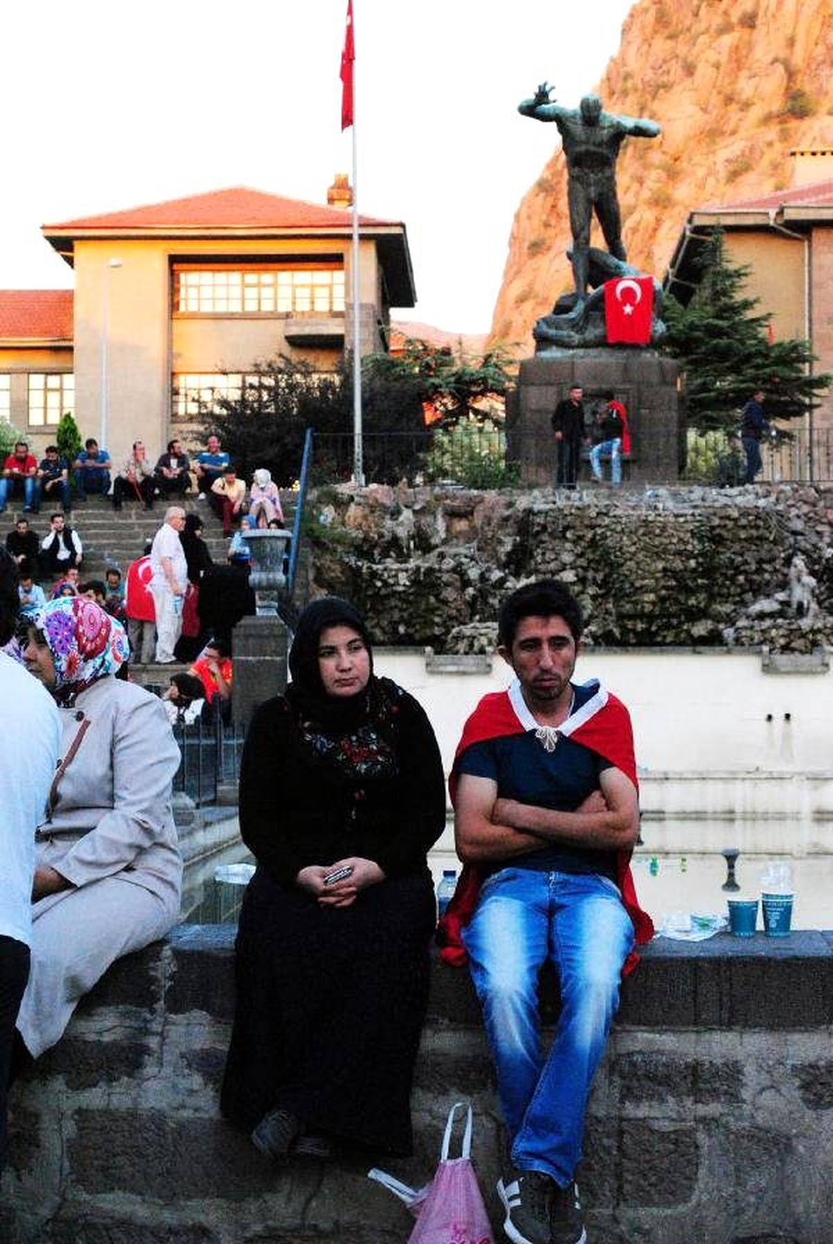 Afyonkarahisar'da Demokrasi Nöbeti! Halk Sokakta Sabahladı