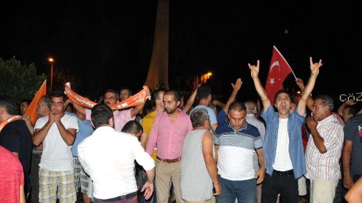 Alanya\'da Halkı Sokaklara Döküldü