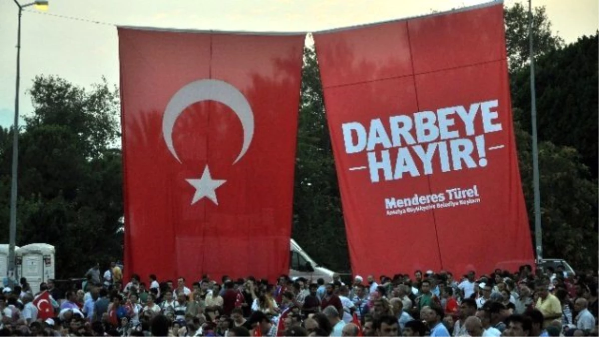 Antalya\'da Darbe Teşebbüsüne Tepkiler Devam Ediyor