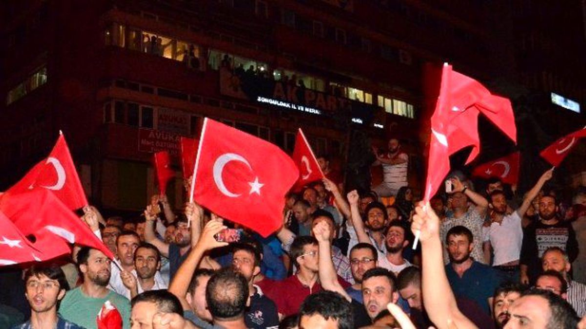 Askeri Darbe Girişimine Zonguldak\'tan Tepki