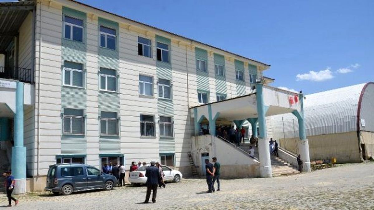 Askeri Kalkışma Yüksekova\'da Protesto Edildi
