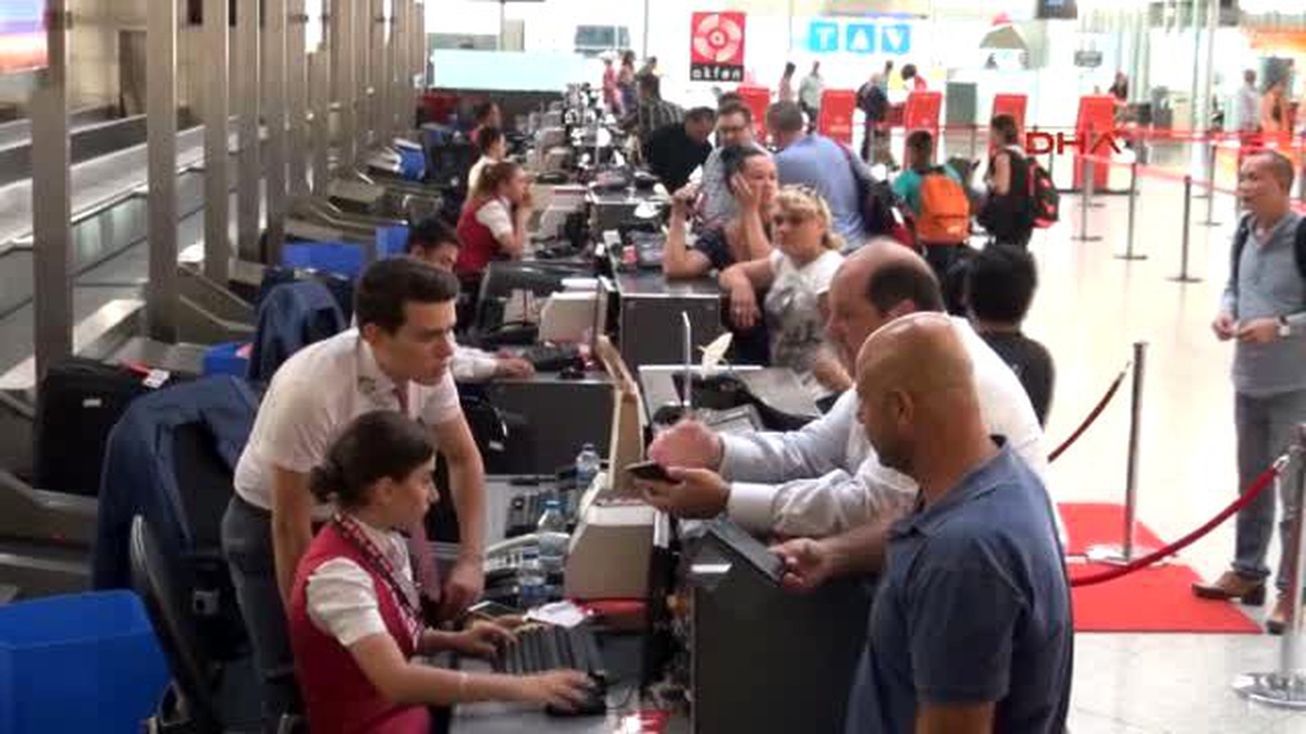Atatürk Havalimanı\'nda Uçuşlar Normale Dönmeye Başlıyor