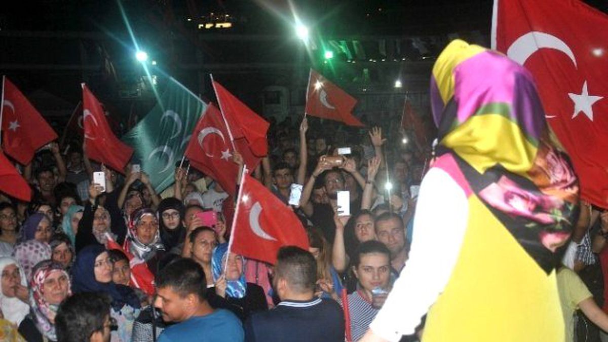 Aydın\'da Demokrasi Nöbeti Devam Ediyor
