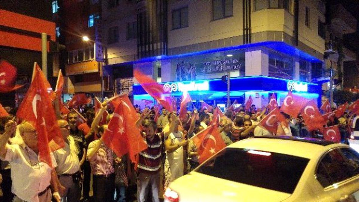 Balıkesir Darbecilere Karşı Tek Yürek