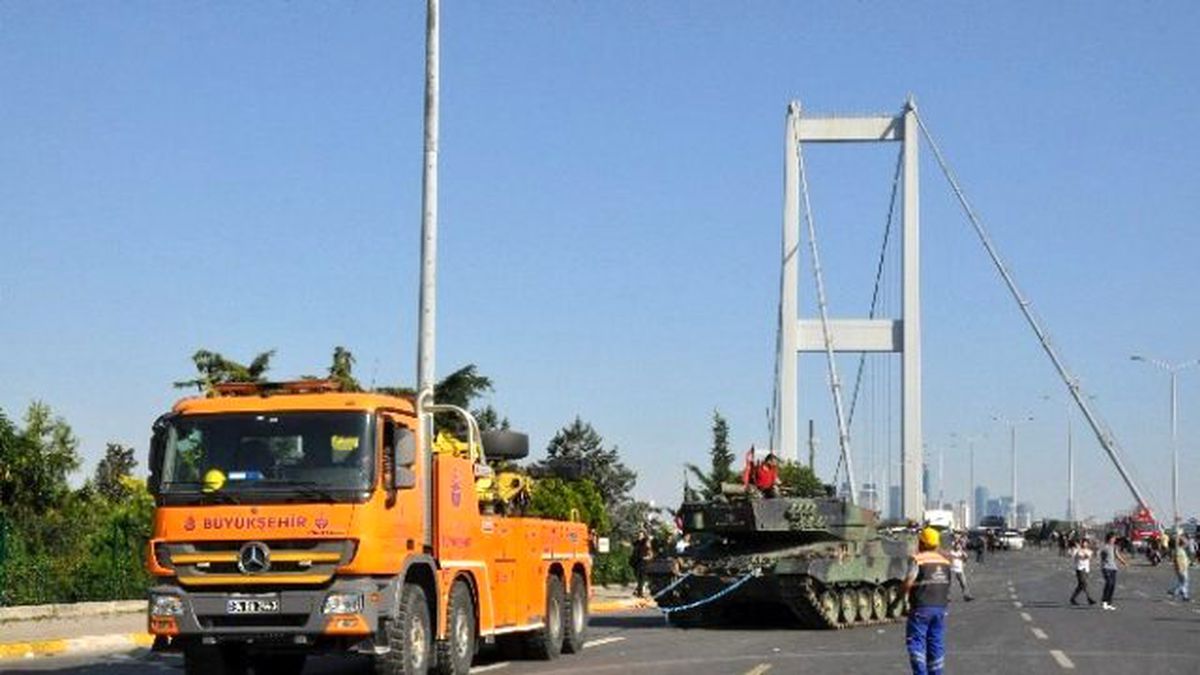 Boğaziçi Köprüsü Trafiğe Açıldı