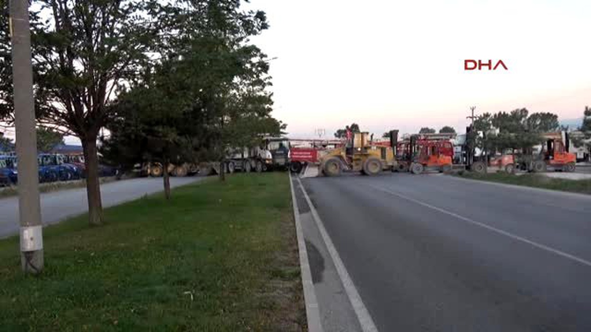 Bolu Belediyesi, Askeri Birliklerin Yollarını Barikatla Kapattı